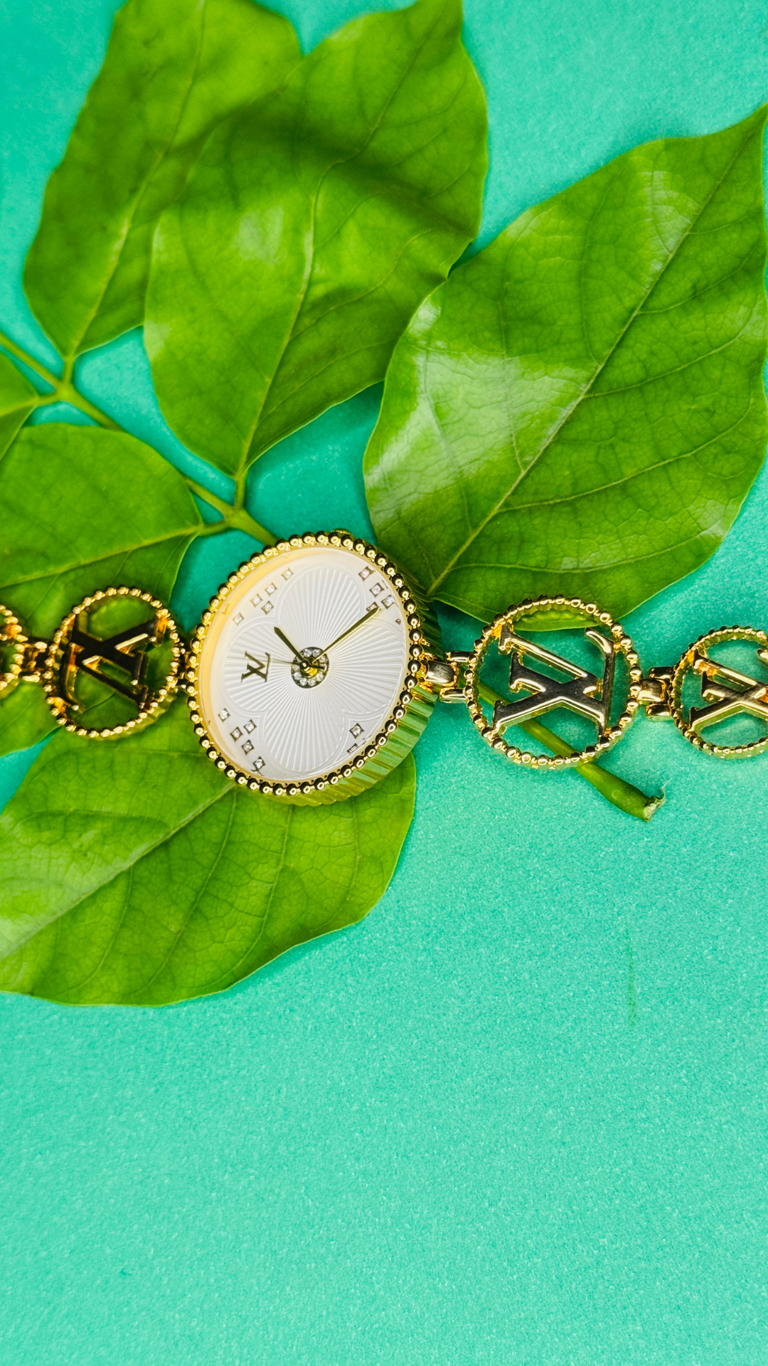 Luxe Charm - White Dial Golden Signature Women’s Watch