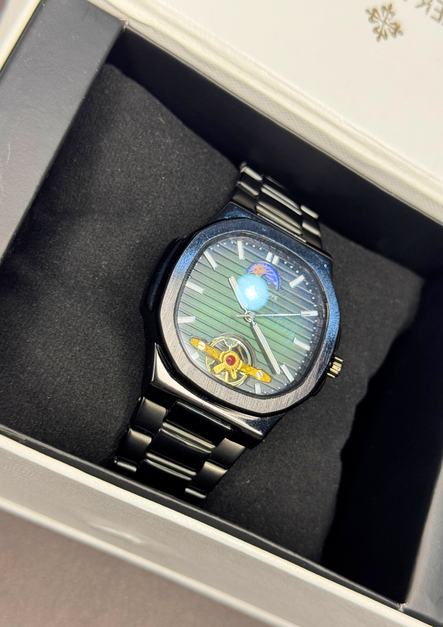 Patek Philippe Geneve – Luxurious Black & Green Automatic Watch