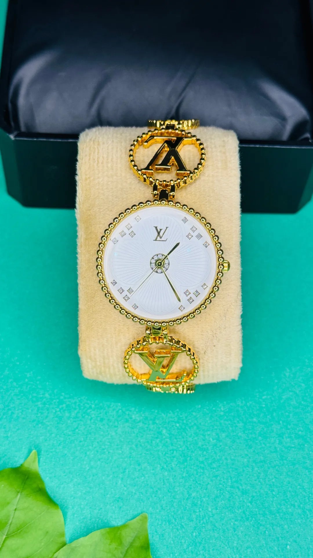 Luxe Charm - White Dial Golden Signature Women’s Watch